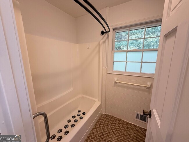 Building Photo - 1514 Humphries Rd NW