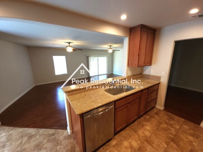 Building Photo - Wonderful 3bd/2ba Home near Whitney & Watt Avenue