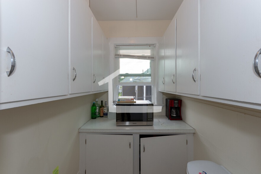 Building Photo - 60 Greycliff Rd