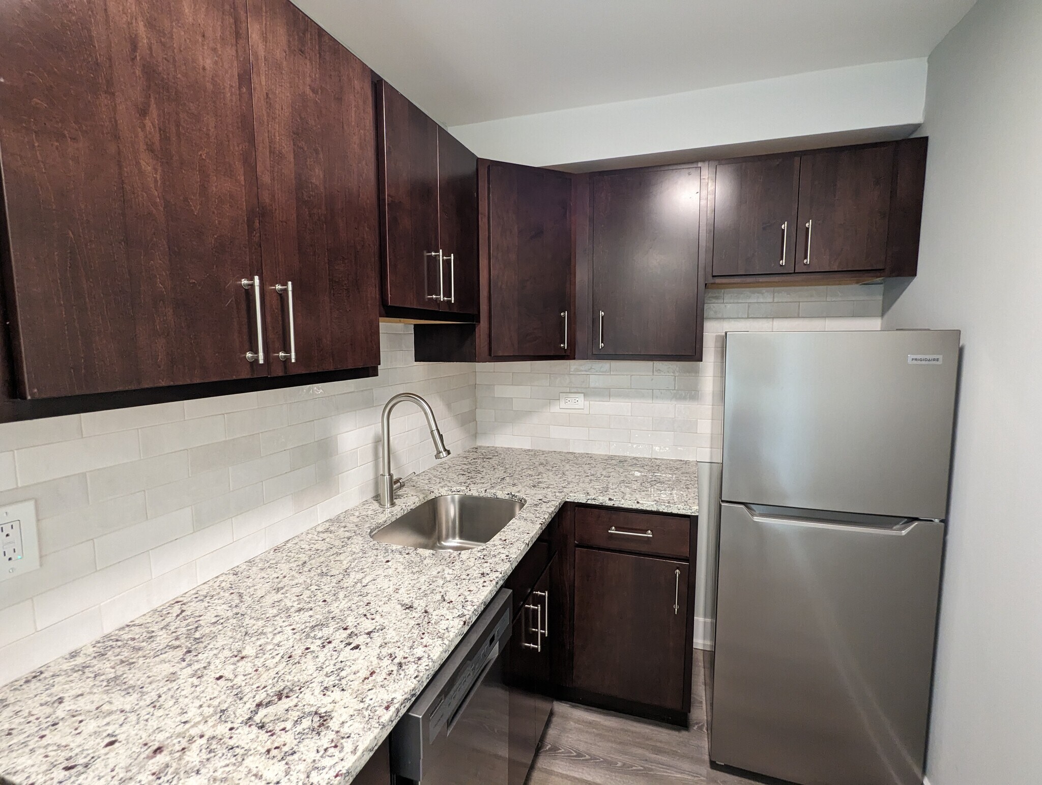 Building Photo - 456 W Barry Ave