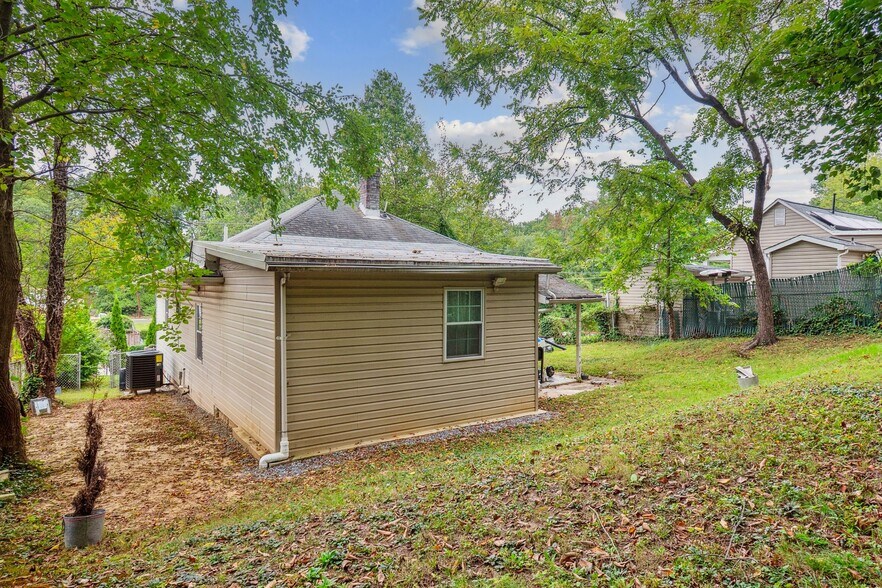 Building Photo - 608 Opus Ave