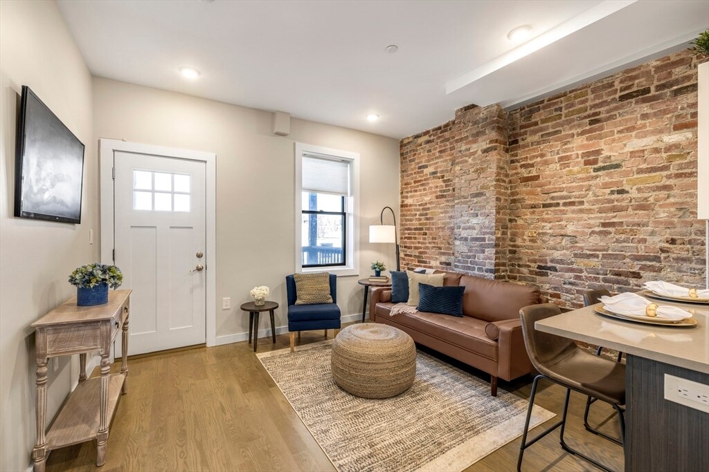 Building Photo - 65 Frankfort St
