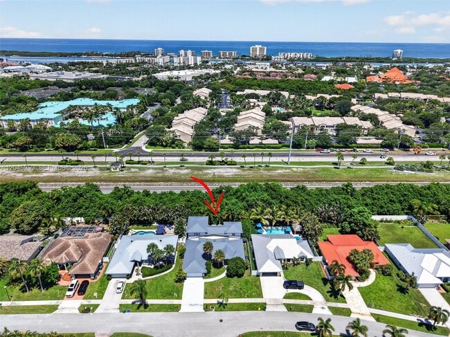 Building Photo - 542 N Cypress Dr