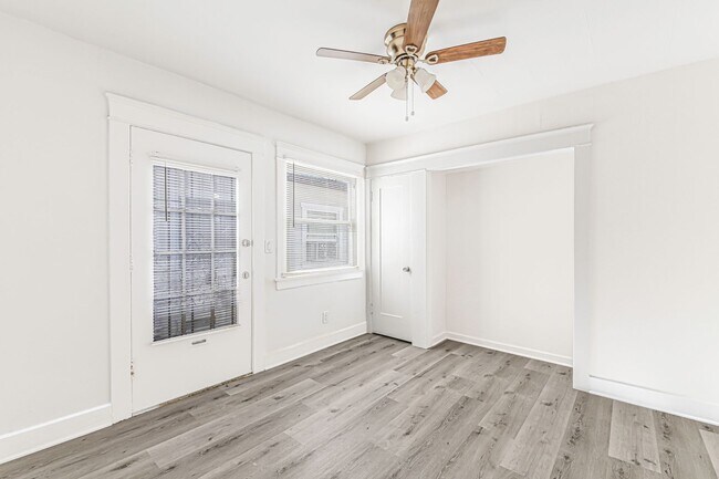 Interior Photo - 525-537 Chestnut Avenue