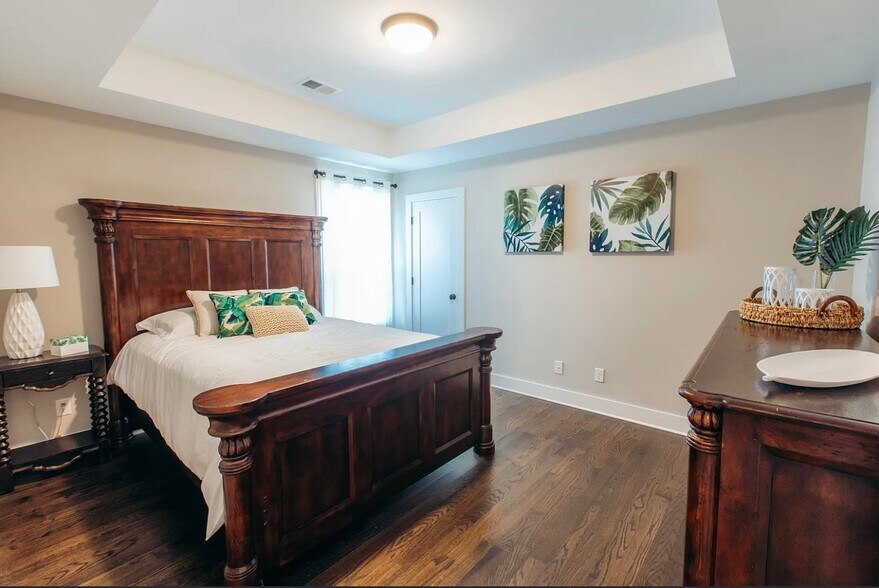 Building Photo - 2423 Elliott Ave