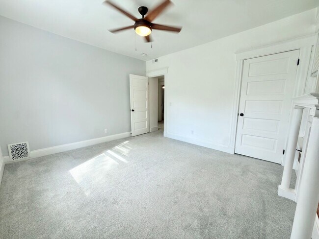 Building Photo - 2216 Burnet Ave