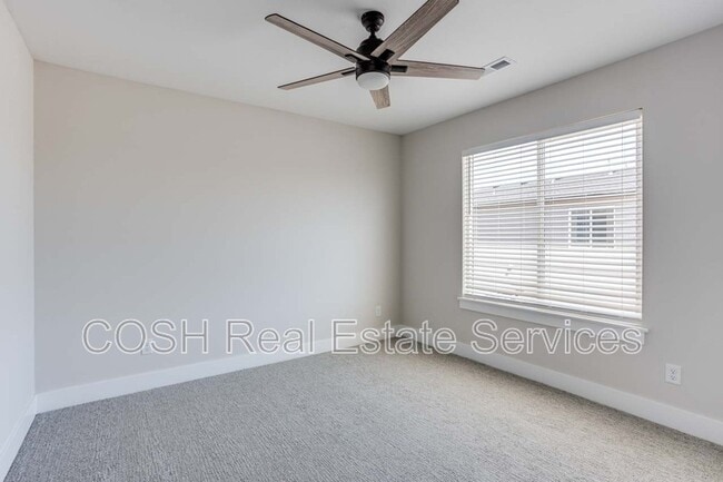 Building Photo - 8441 W 37th Ct N