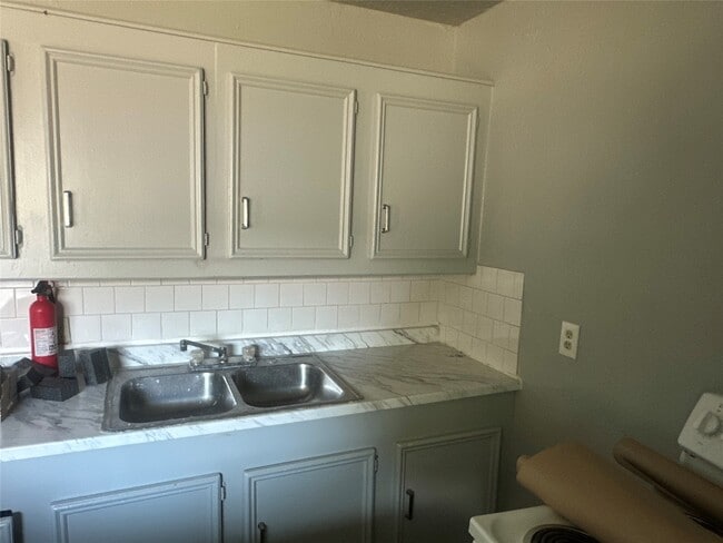 Building Photo - 5409 Suez St