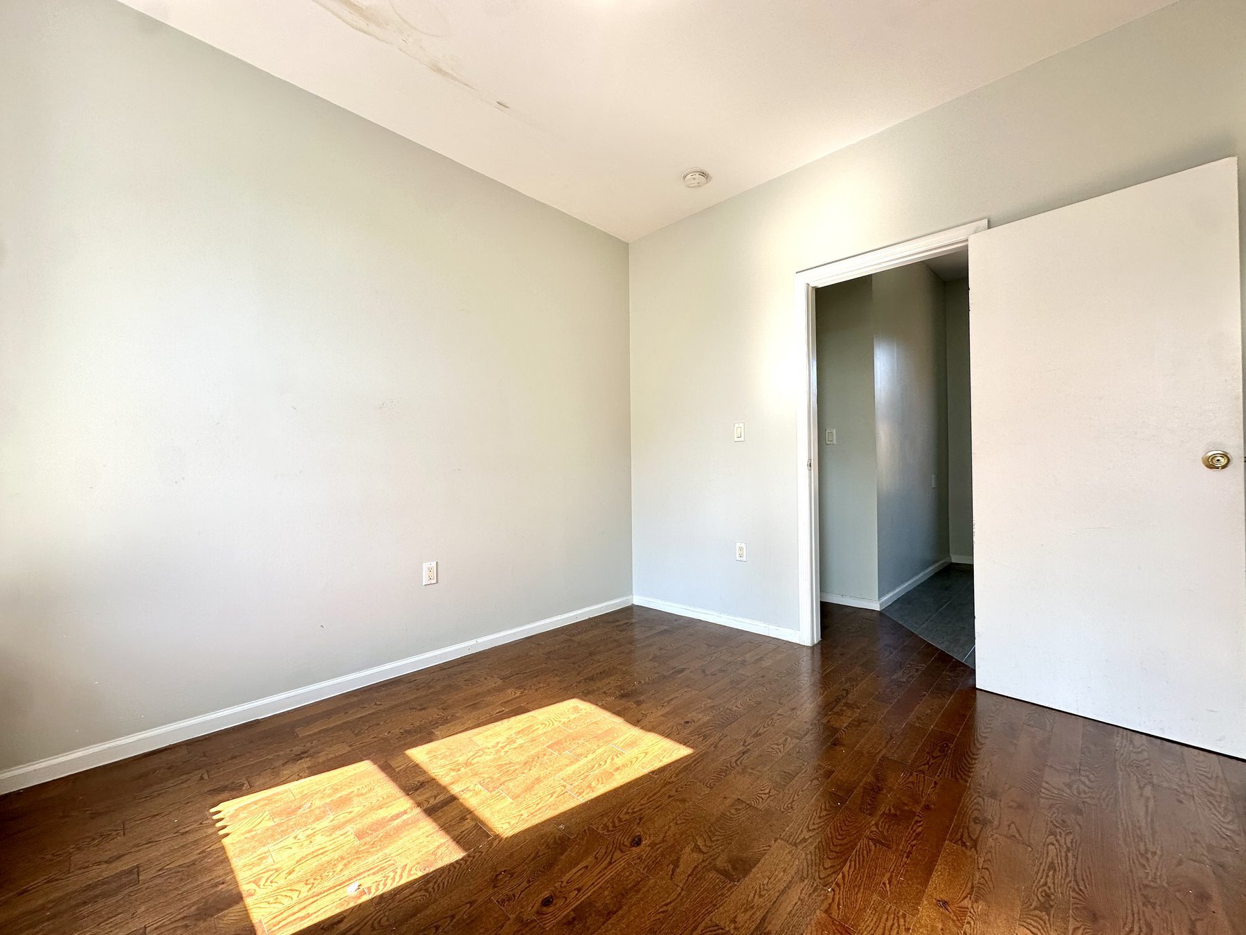 Building Photo - 2254 5th Ave