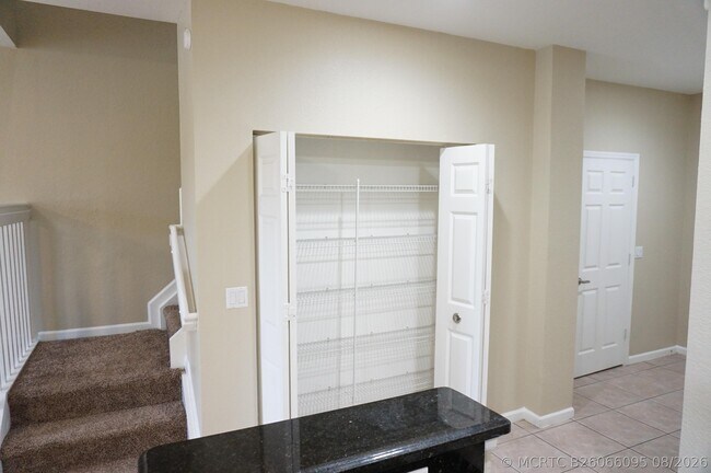 Building Photo - 2026 Nassau Dr