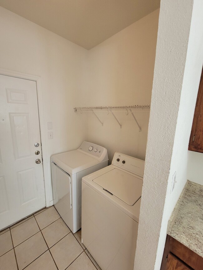 Building Photo - 843 Sagewood Trail