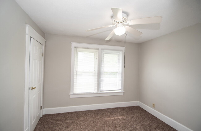 Building Photo - "Charming 3-Bed Duplex Retreat on E Ohio S...