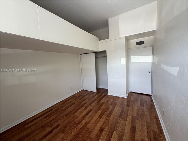 Building Photo - 2715 Tigertail Ave
