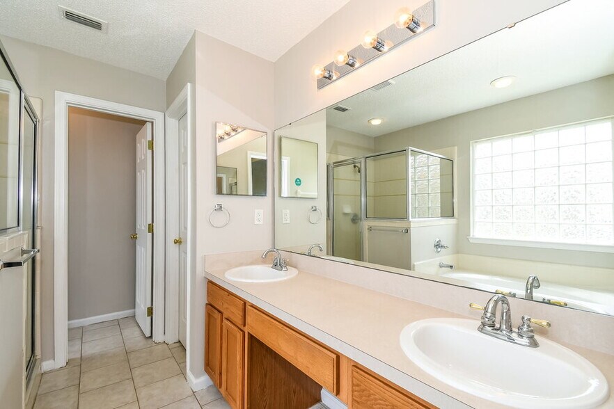 Building Photo - 3559 White Cow Ct