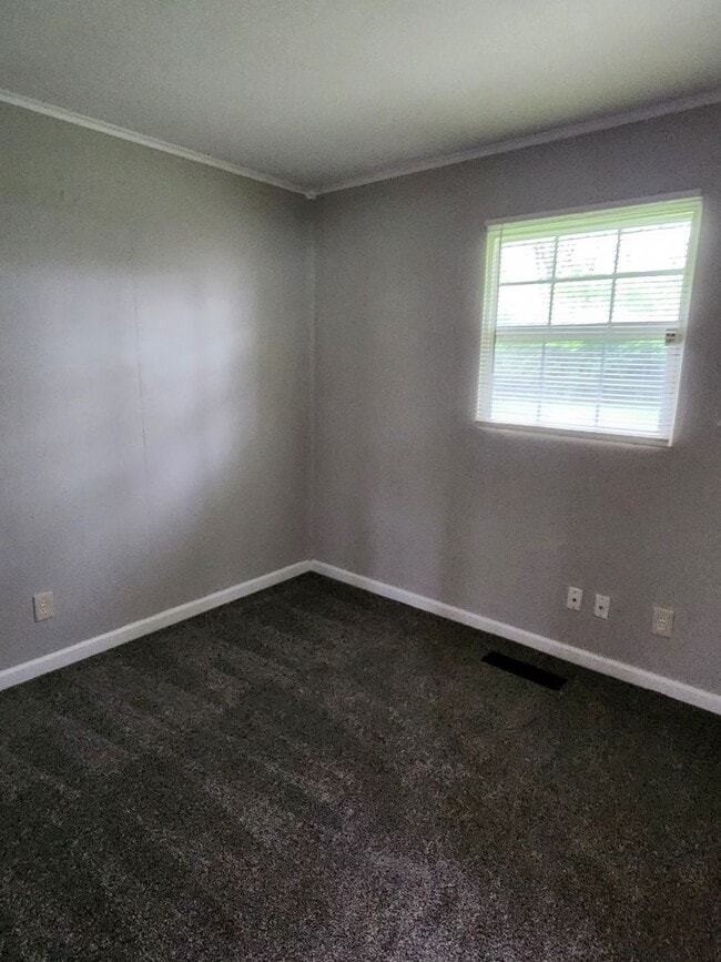 Building Photo - 3 Bedroom Home