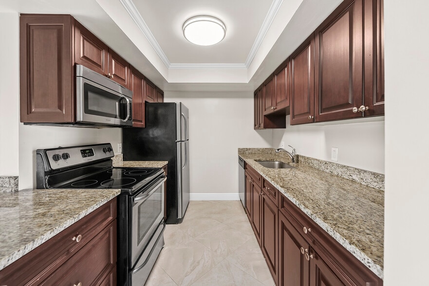 Kitchen - 2273 NW 22nd Ave