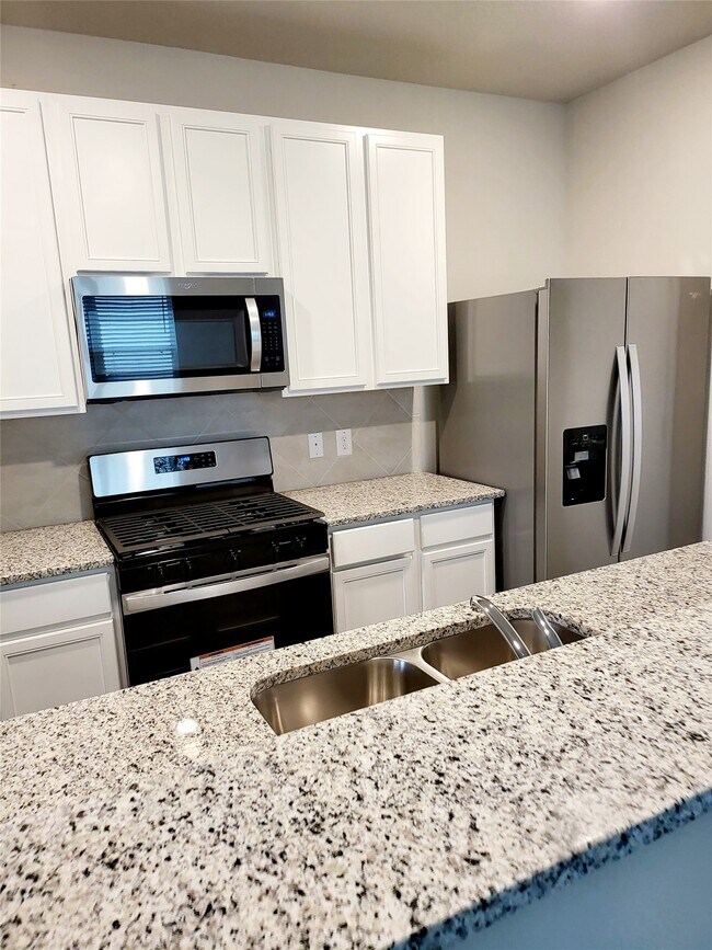 Building Photo - 946 Grand Emperor DR