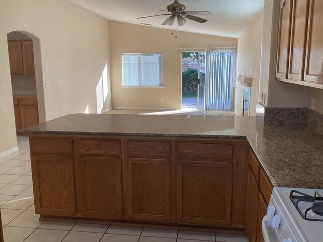 Building Photo - Northeast Single Story Home in River Oaks ...
