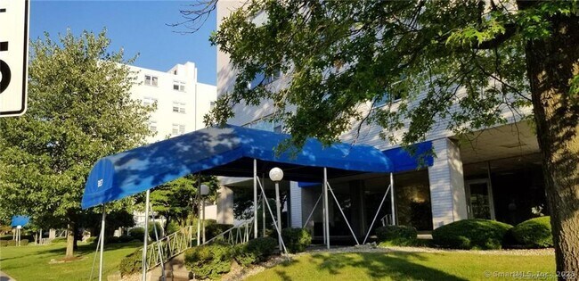 Building Photo - 893 Farmington Ave