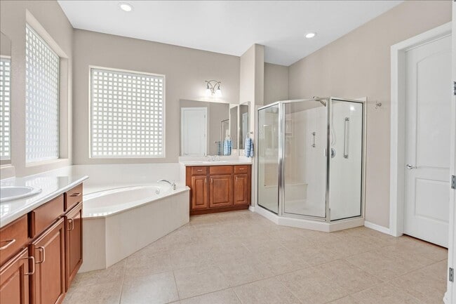Building Photo - Rental Home with Large Pool