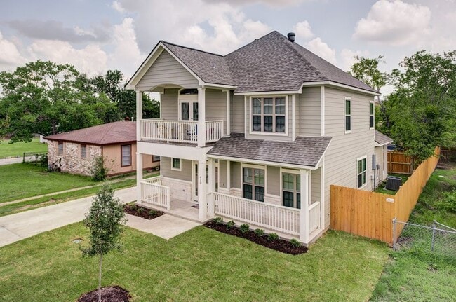 Building Photo - 1420 Holleman Dr