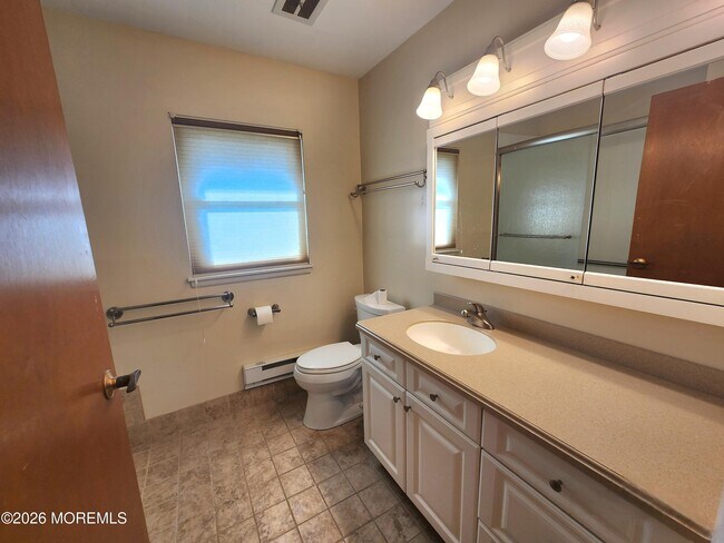 Building Photo - 341B Canterbury Ct