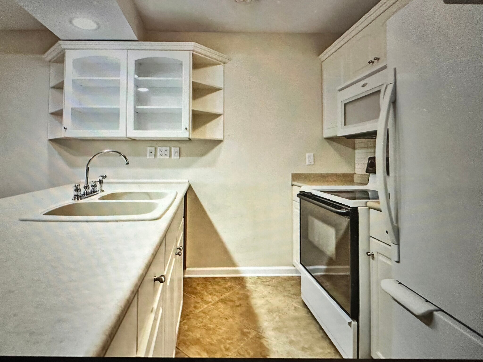 Building Photo - 38 Lakeshore Ln