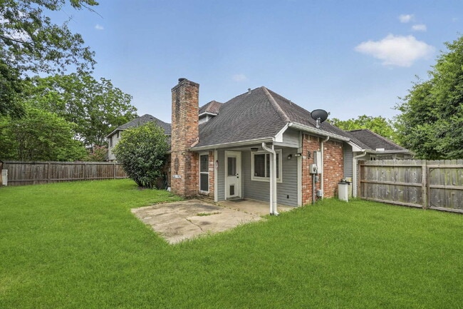 Building Photo - "Charming 3-Bed Oasis with Modern Touches & Granite Elegance in Houston!"