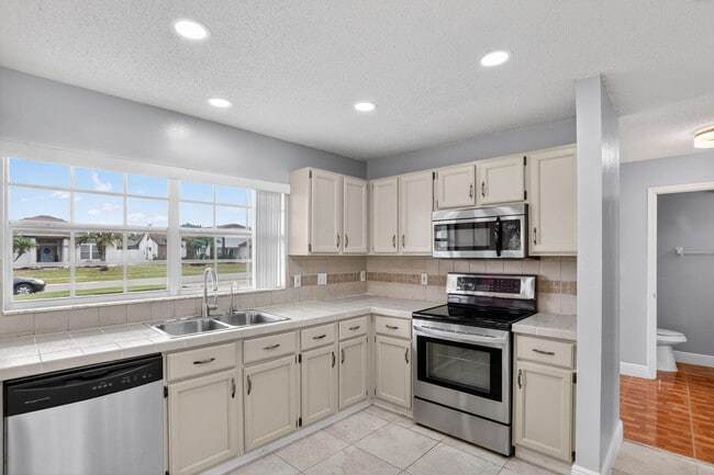 Building Photo - 14912 White Magnolia Ct