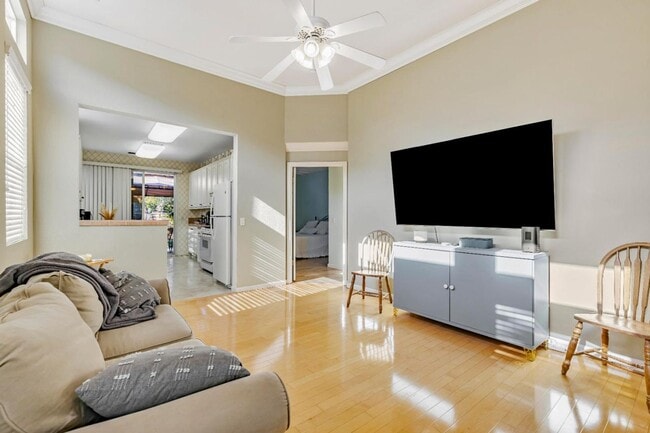 Building Photo - CHARMING 2 BEDROOM & 2 BATHROOM DUET! LOVE...