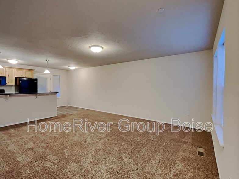 Building Photo - 1324 S Edgewater Cir
