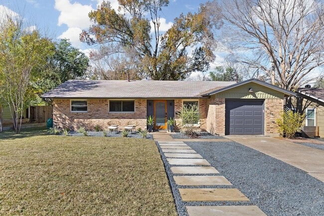Primary Photo - 2704 Nottingham Ln