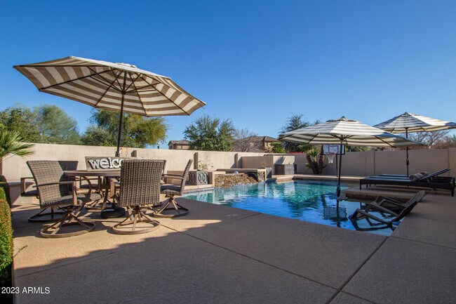 Primary Photo - 885 W Palo Brea