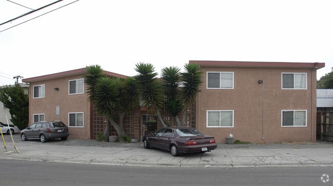 Primary Photo - Tiki Apartments