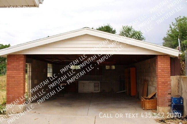 Building Photo - 4042 Porter Ave