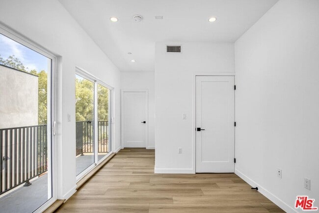 Building Photo - 10828 Hesby St