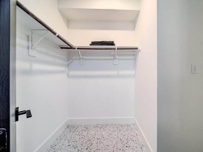 Building Photo - 2916 Hawthorne Ave