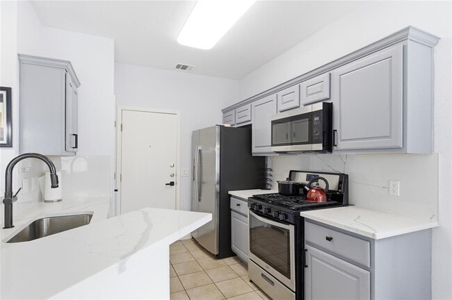 Building Photo - 7510 Lazy Creek Dr