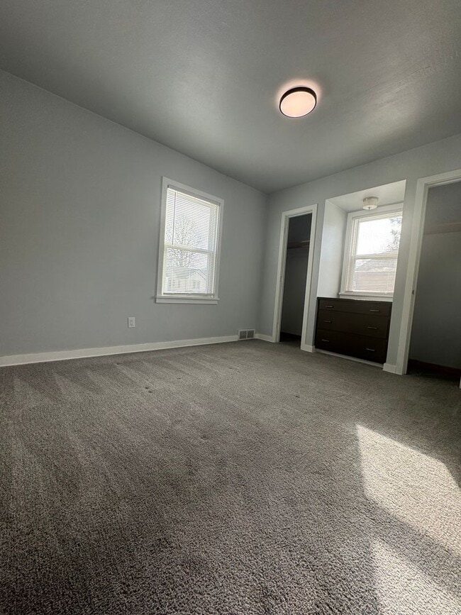 Building Photo - Beautiful 3 Bedroom 1 Bath Ranch Style Sin...