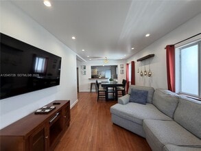 Building Photo - 2112 SW 60th Ct