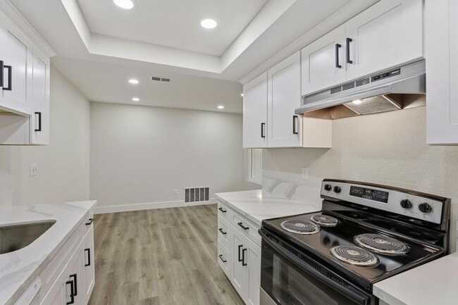 Building Photo - 8468001/37T