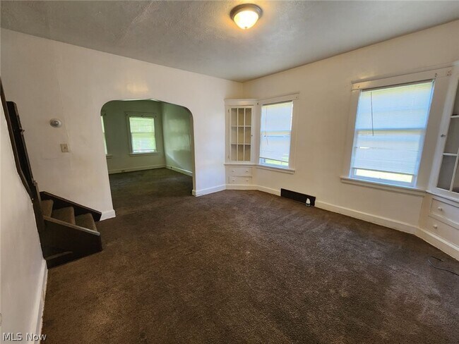 Building Photo - 2859 Avondale Ave