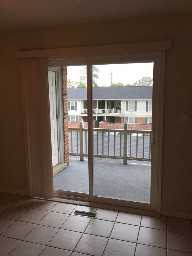 Building Photo - 2231 Glouchester Dr