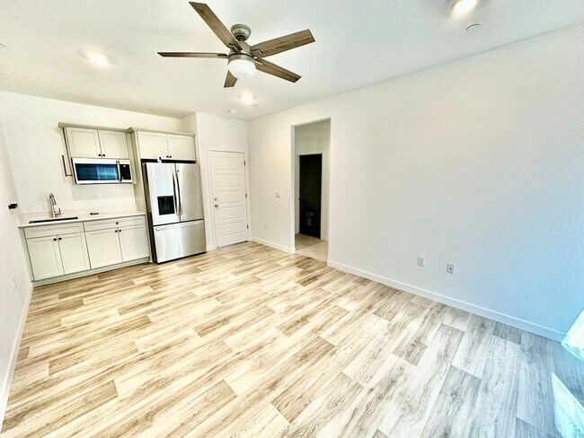 Building Photo - Newly-Built NextGen 5 bed 3.5 bath Lennar ...