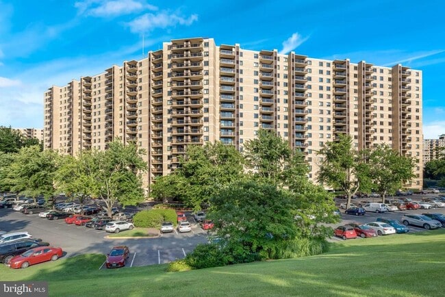 Building Photo - 307 Yoakum Pkwy