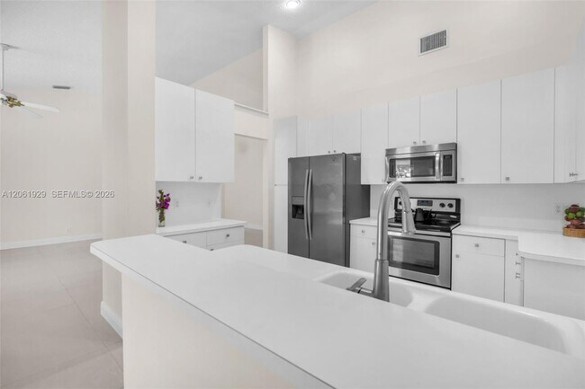Building Photo - 17194 Ventana Dr