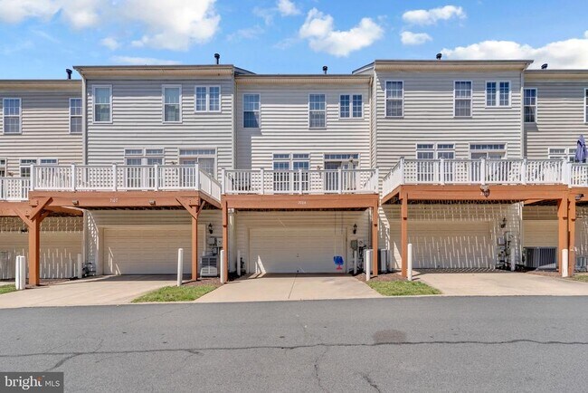 Building Photo - 2104 Abbottsbury Way