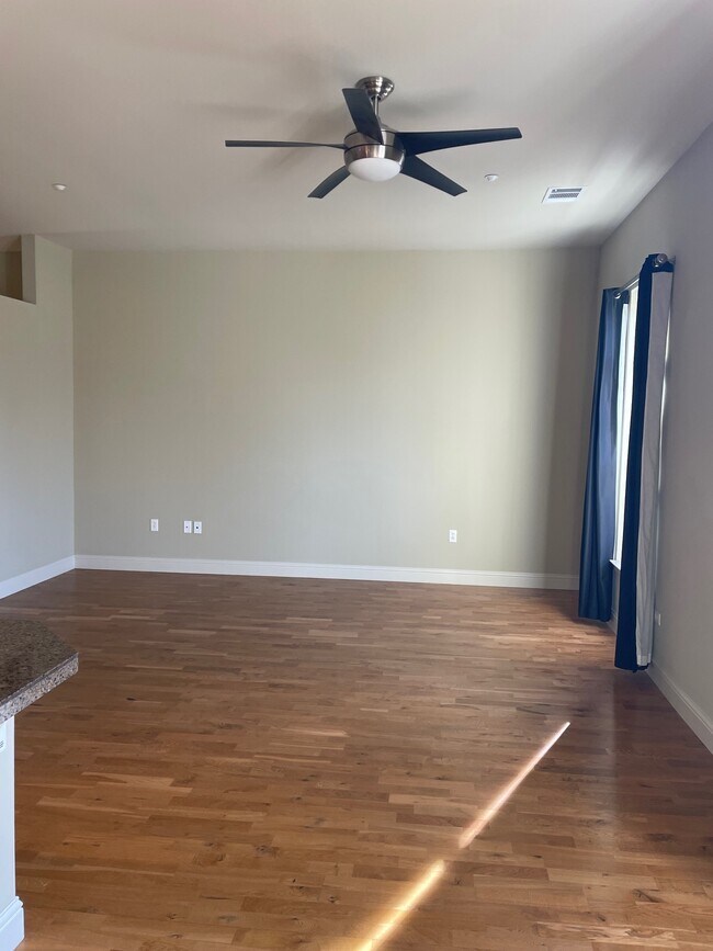 Building Photo - 5401 S Park Terrace Ave