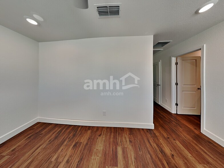 Building Photo - 6622 S 42nd Ln