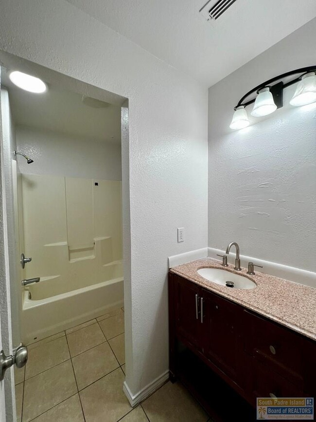 Building Photo - 2656 Malta St